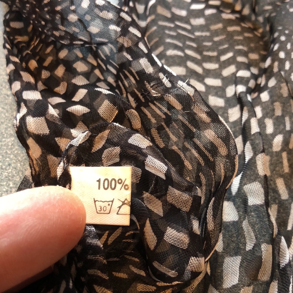 Checkered Pattern Scarf - Picture 2 of 6